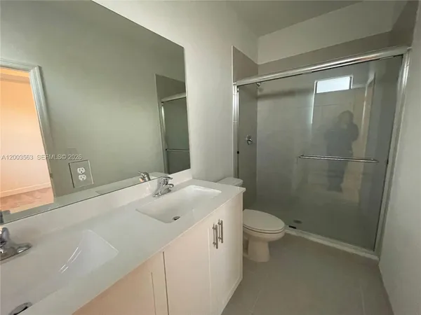 $2,800 | 813 Northeast 211th Street, Miami, FL 33179