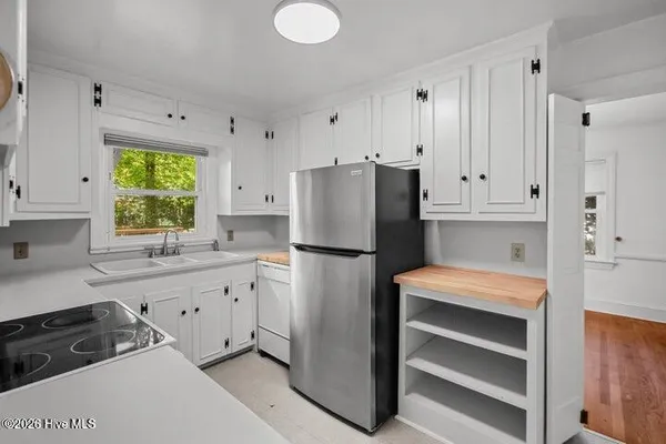 $2,200 | 1607 Oaklawn Drive, Greenville, NC 27858