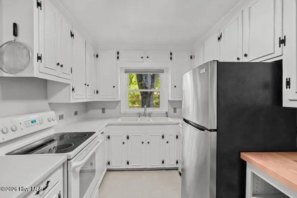$2,200 | 1607 Oaklawn Drive, Greenville, NC 27858