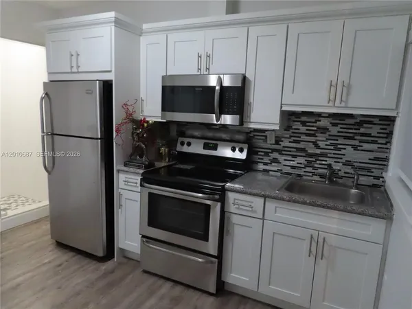 $1,650 | 2433 Northwest 96th Street, Unit B, Miami, FL 33147