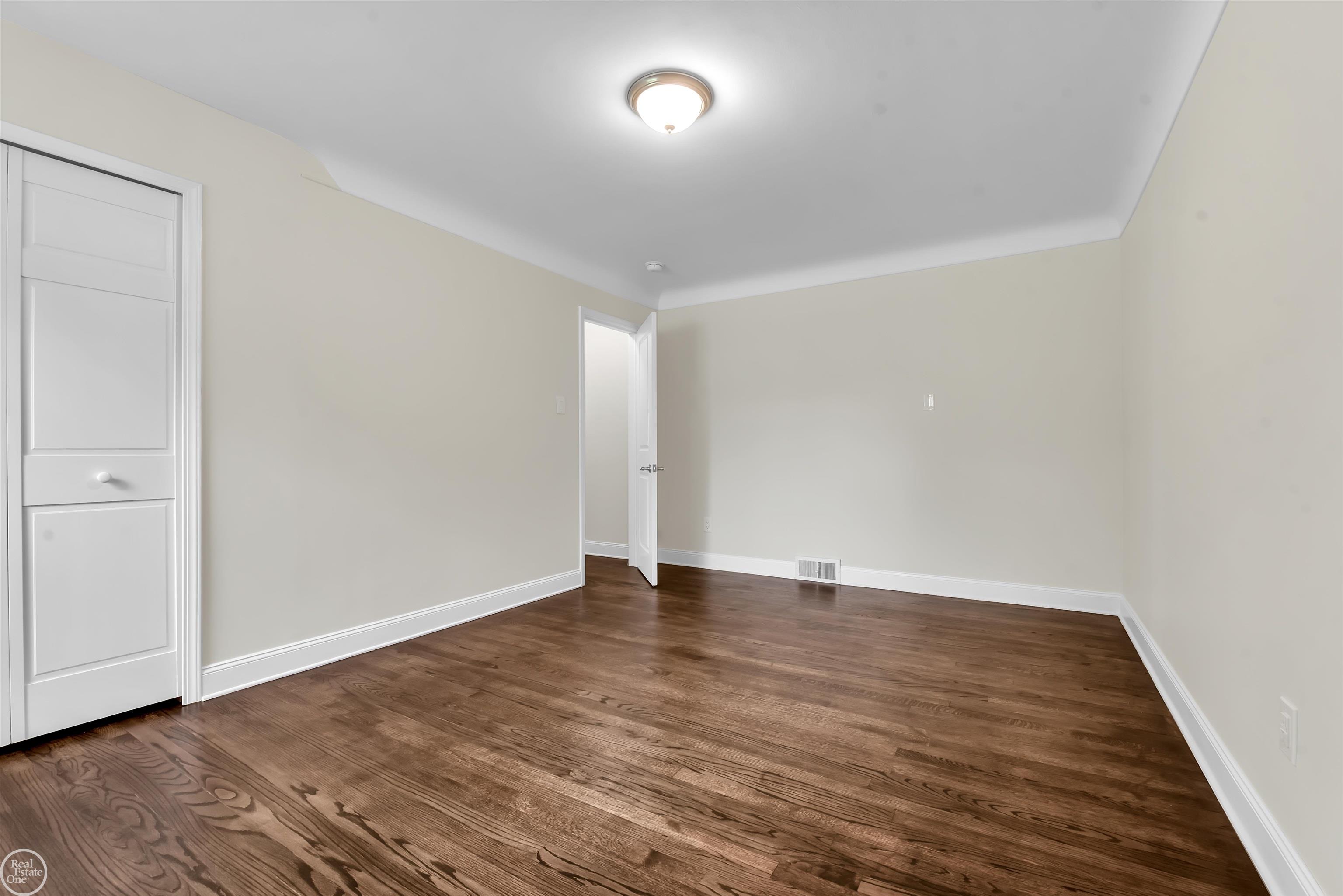 1451 South Renaud Road Grosse Pointe, MI 48236 - Photo 15 of 31 50084361-15.JPG