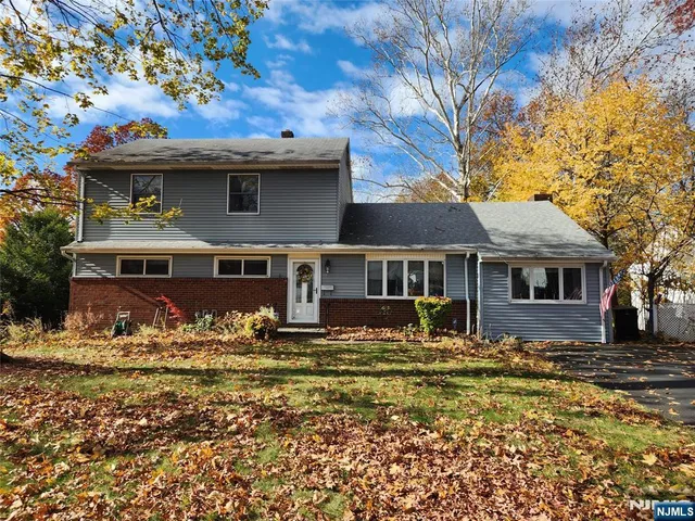 $799,900 | 211 Denver Road, Paramus, NJ 07652