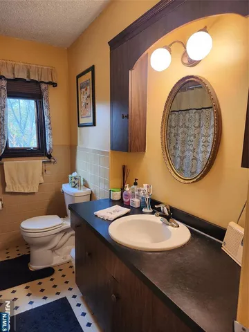 $799,900 | 211 Denver Road, Paramus, NJ 07652