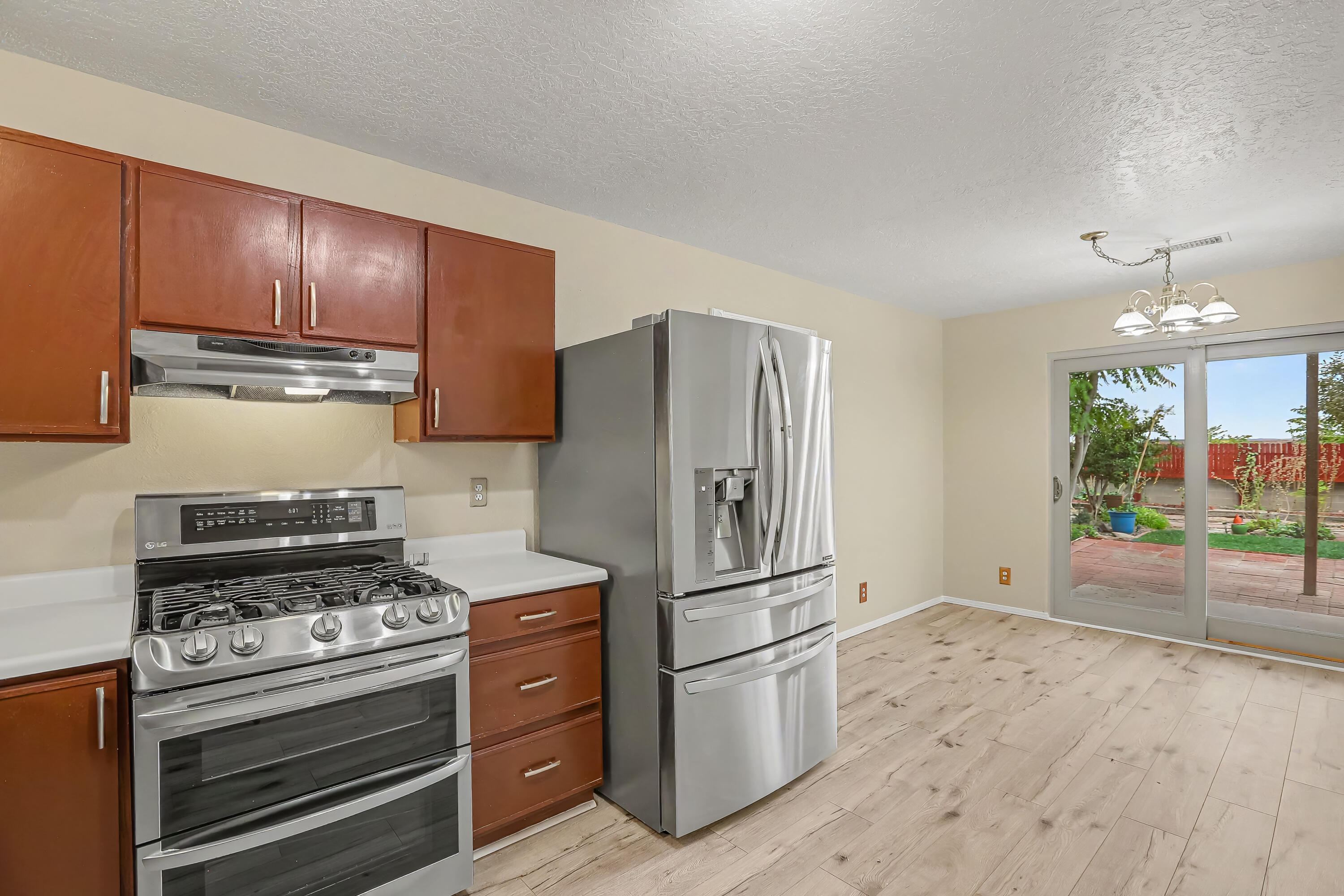 4076 Montreal Loop Northeast Rio Rancho, NM 87144 - Photo 15 of 44 Gallery Image 15