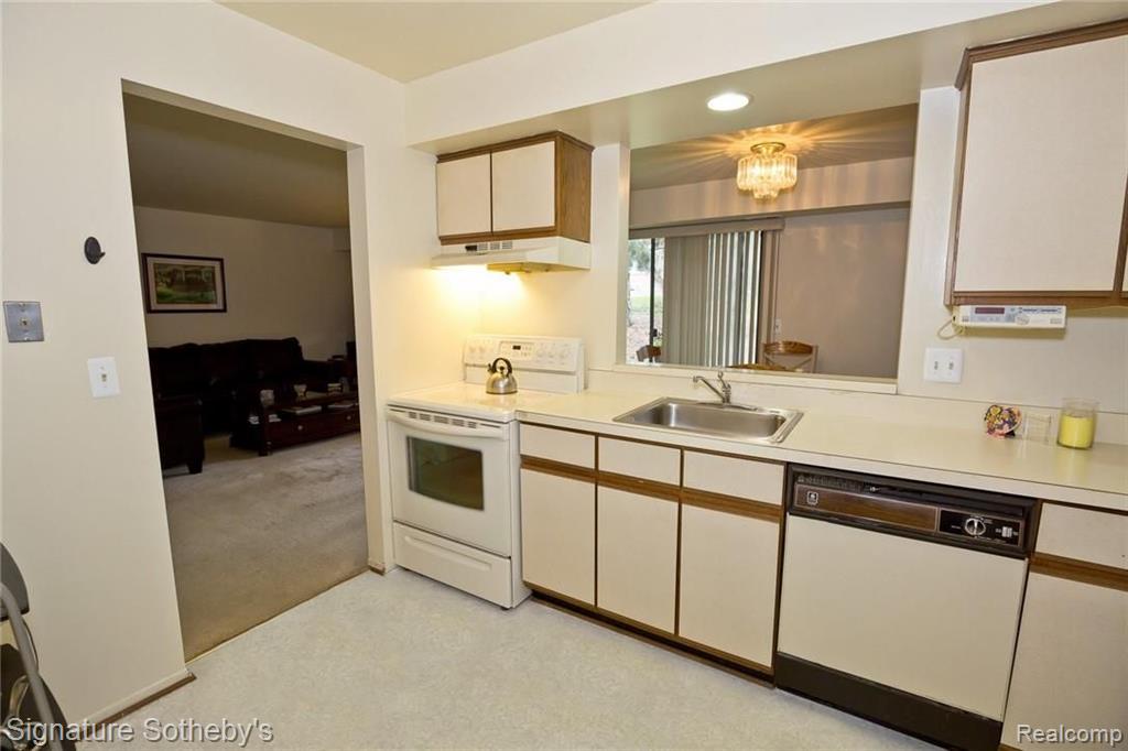 27264 Evergreen Road Lathrup Village, MI 48076 - Photo 9 of 22