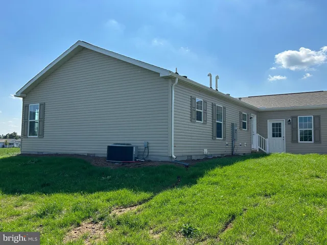 a picture of a wall with a white and white wall