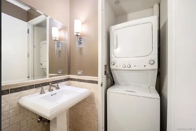 $875,000 | 10 City Place, Unit 8B, White Plains, NY 10601