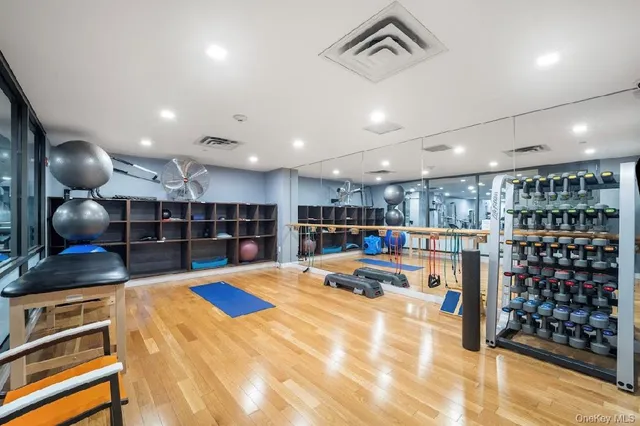 $875,000 | 10 City Place, Unit 8B, White Plains, NY 10601