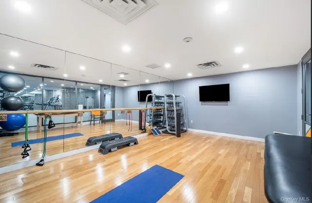 $875,000 | 10 City Place, Unit 8B, White Plains, NY 10601