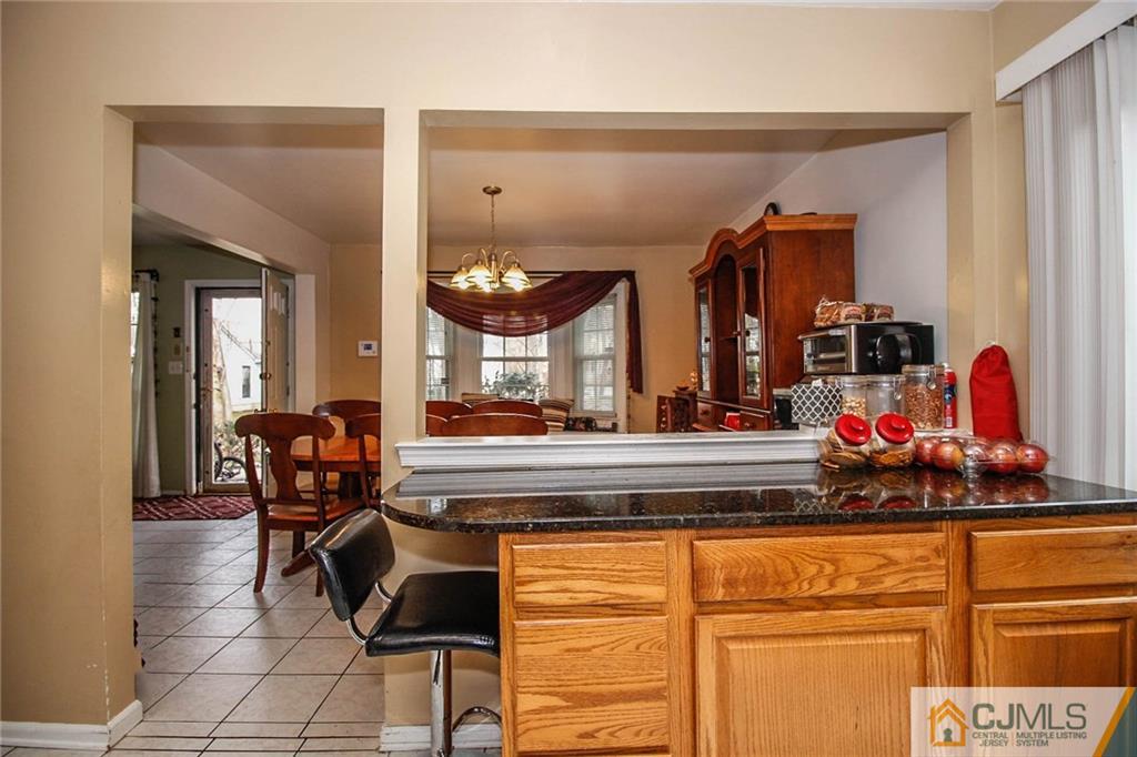 601 Maplecrest Road, Unit 601 Edison, NJ 08820 - Photo 12 of 25 a room with musical instruments