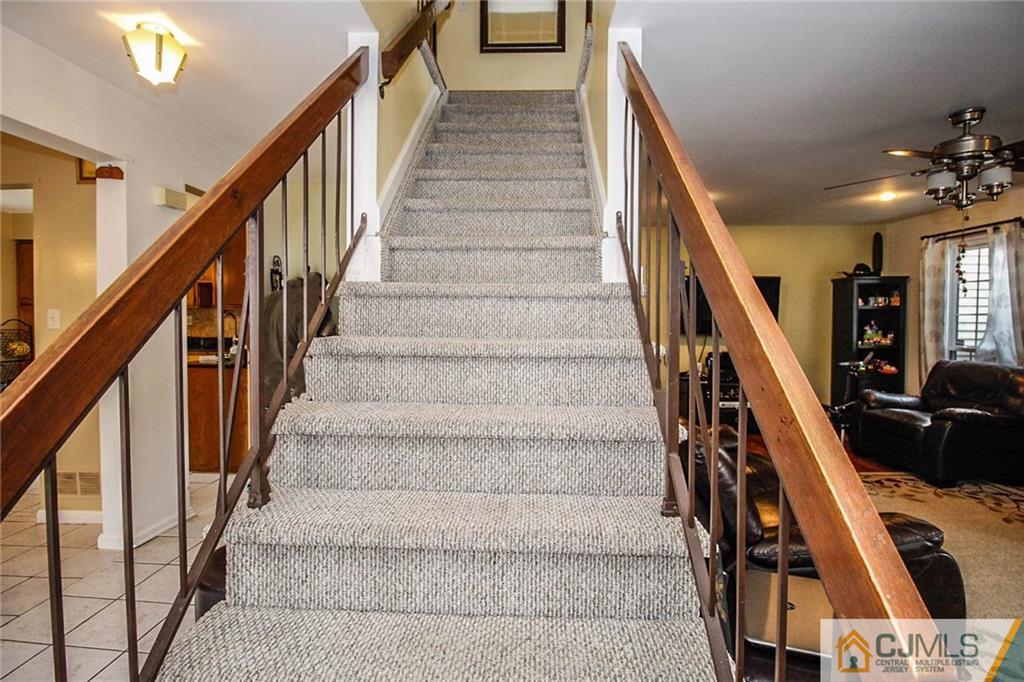 601 Maplecrest Road, Unit 601 Edison, NJ 08820 - Photo 24 of 25 a view of entryway