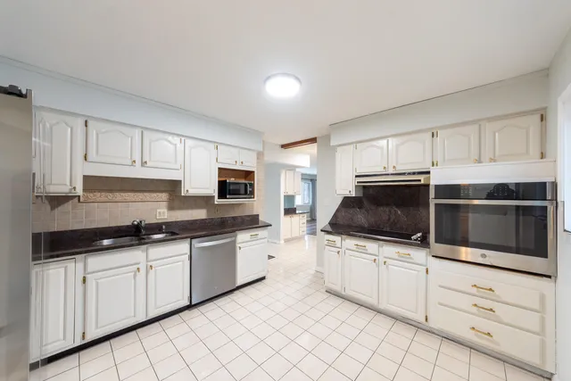 $3,950 | 46105 West Seven Mile Road, Northville, MI 48168