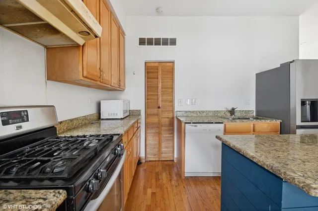 $599,900 | 2336 West Taylor Street, Chicago, IL 60612