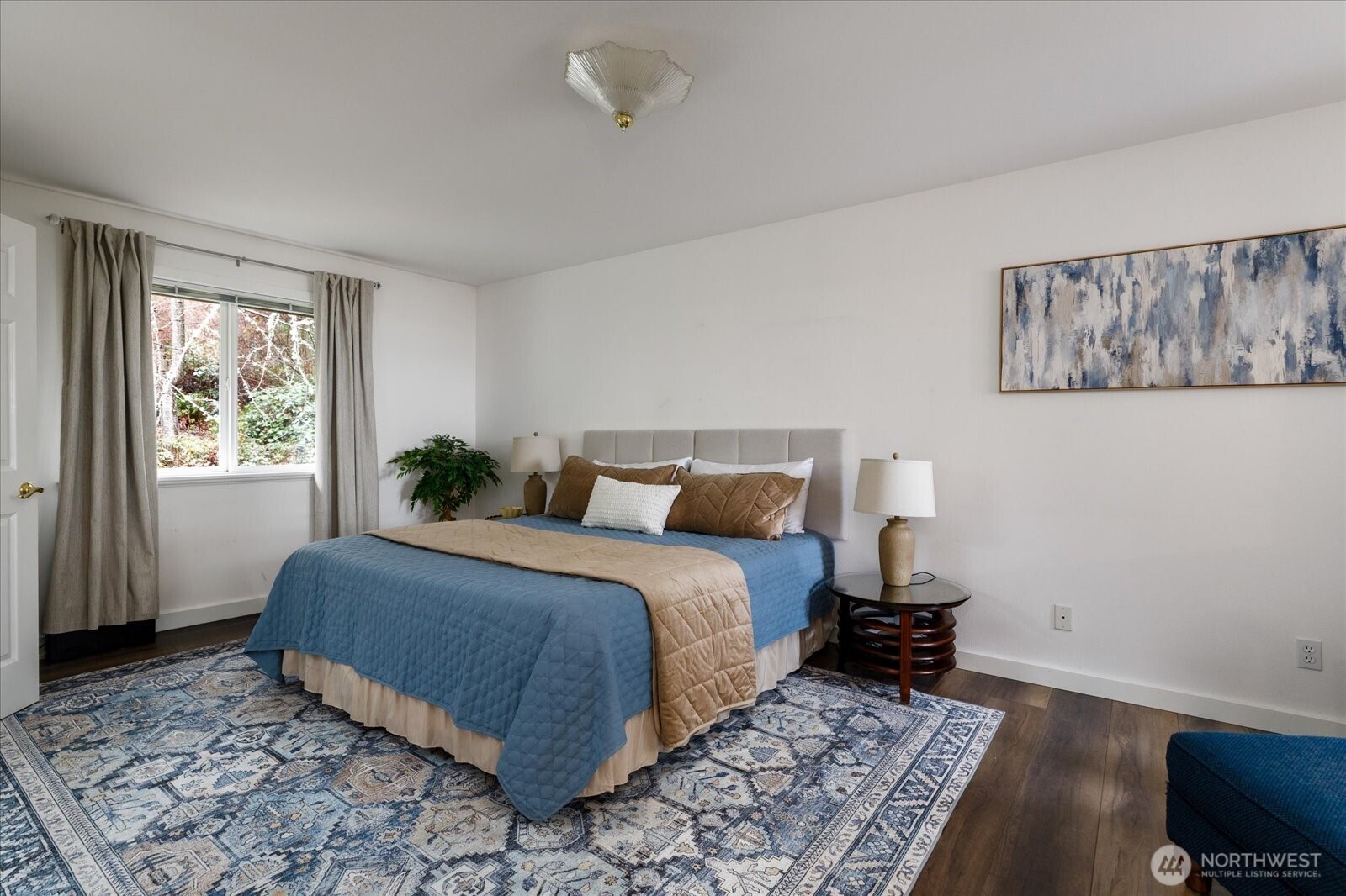 209 East Sara Vista Road Coupeville, WA 98239 - Photo 15 of 40 a room with a bed and a window