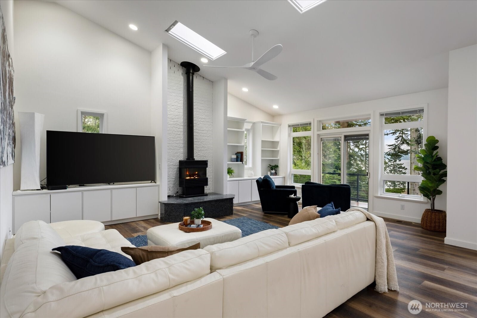 209 East Sara Vista Road Coupeville, WA 98239 - Photo 3 of 40 a living room with furniture and a flat screen tv