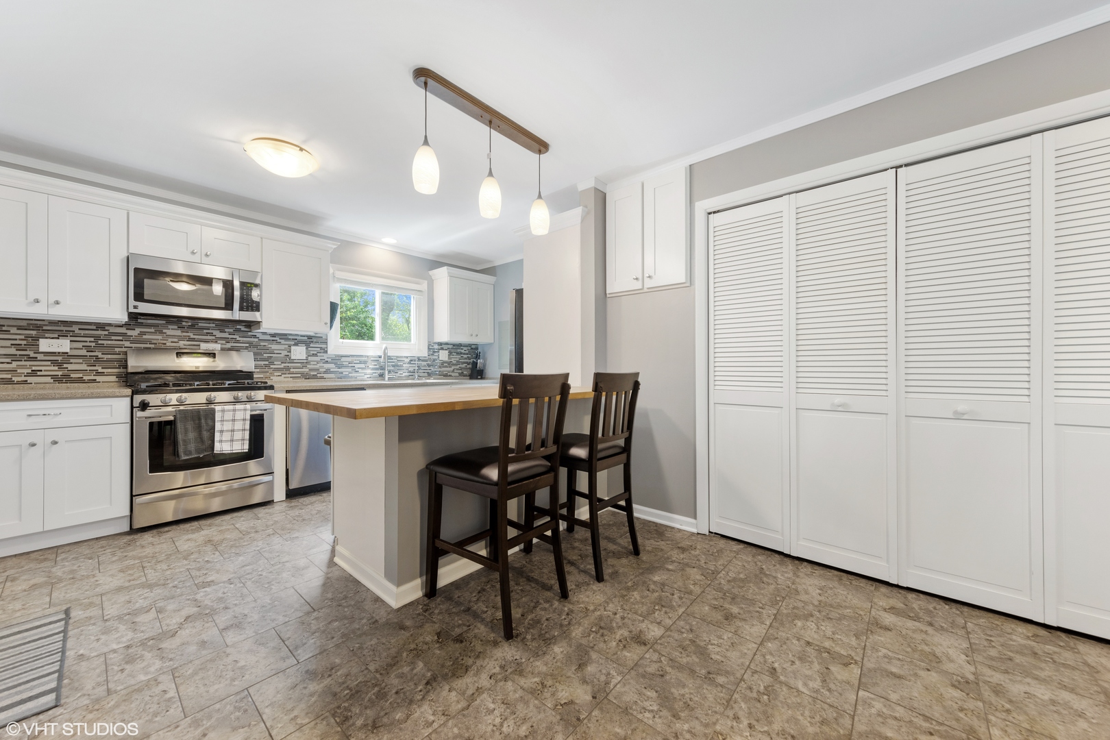 533 West Edgewood Road Lombard, IL 60148 - Photo 9 of 18