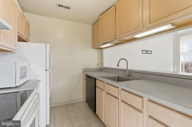 $2,000 | 828 South Charles Street, Unit A, Baltimore, MD 21230