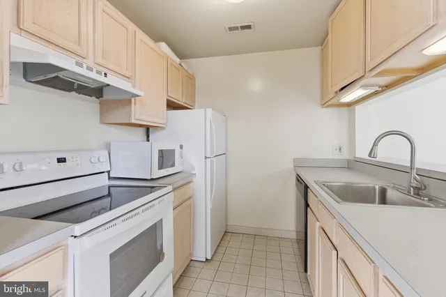 $2,000 | 828 South Charles Street, Unit A, Baltimore, MD 21230