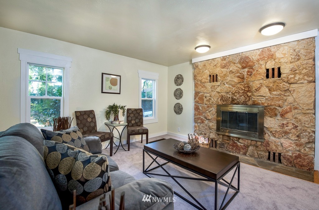 16631 Simonds Road Northeast Kenmore, WA 98028 - Photo 4 of 19