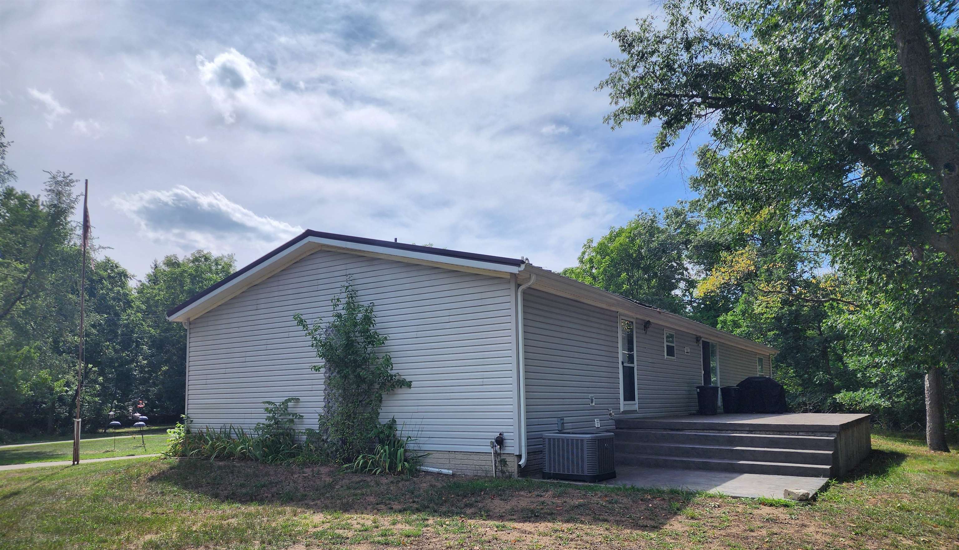 3560 Pine Tree Road Weidman, MI 48893 - Photo 9 of 30 1949643-1f7b0b9c-78db-4c27-99ab-4810f2ab5f9c.JPG