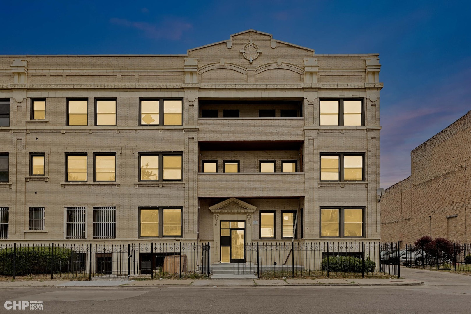 416 East 44th Street, Unit 1 Chicago, IL 60653 - Photo 1 of 25 a front view of a building