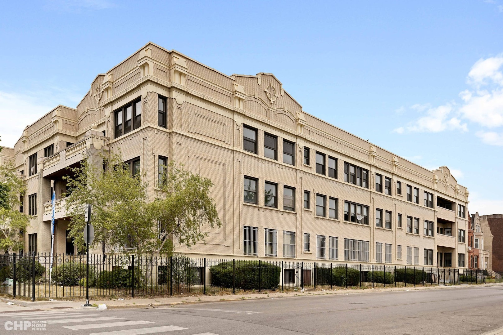 416 East 44th Street, Unit 1 Chicago, IL 60653 - Photo 24 of 25 a front view of a building