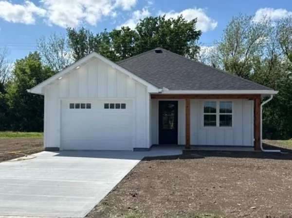 $279,000 | 504 McGuire Drive, Iola, KS 66749