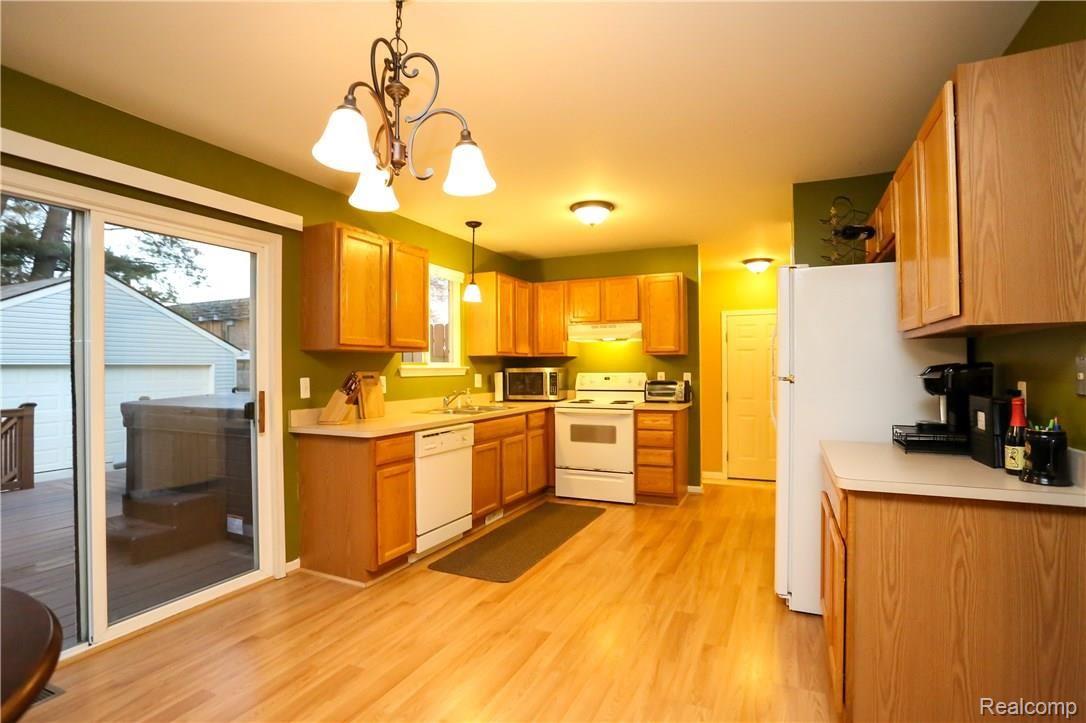 662 West Eleven Mile Road Berkley, MI 48072 - Photo 11 of 39 11 Mile_662-13.jpg