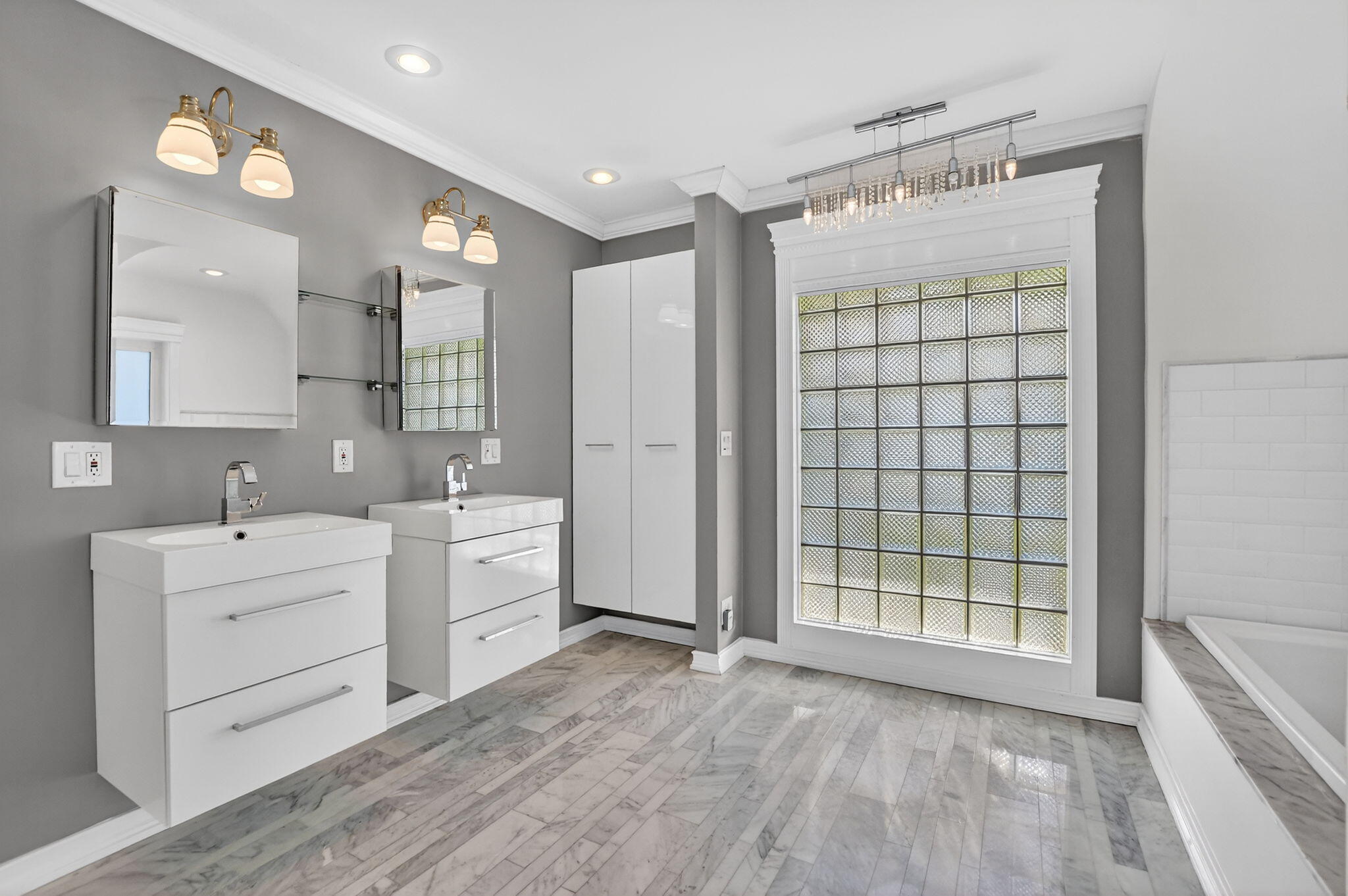 1455 Isabel Road East Boca Raton, FL 33486 - Photo 18 of 33 Primary Bathroom