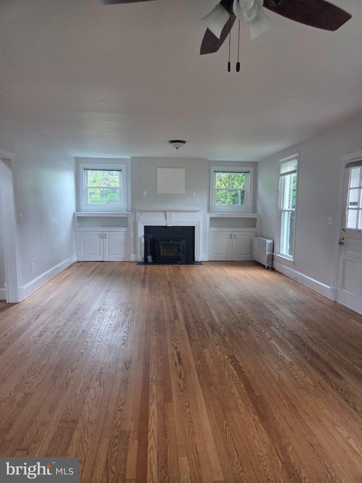 23630 Woodfield Road Gaithersburg, MD 20882 - Photo 7 of 14 Spacious room with natural light.