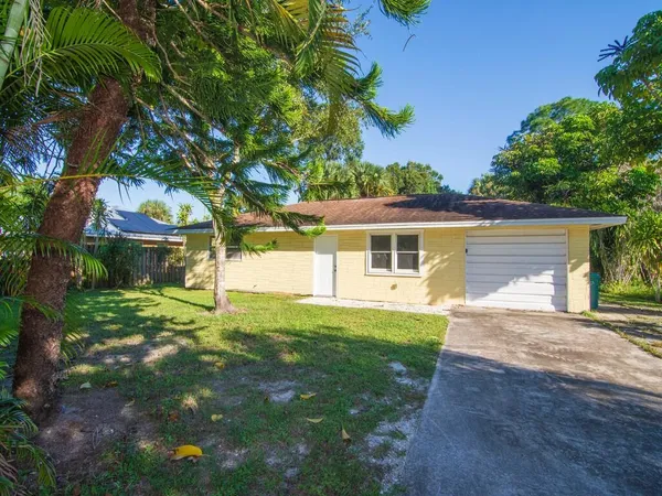 $2,100 | 8604 Brookline Avenue, Fort Pierce, FL 34951