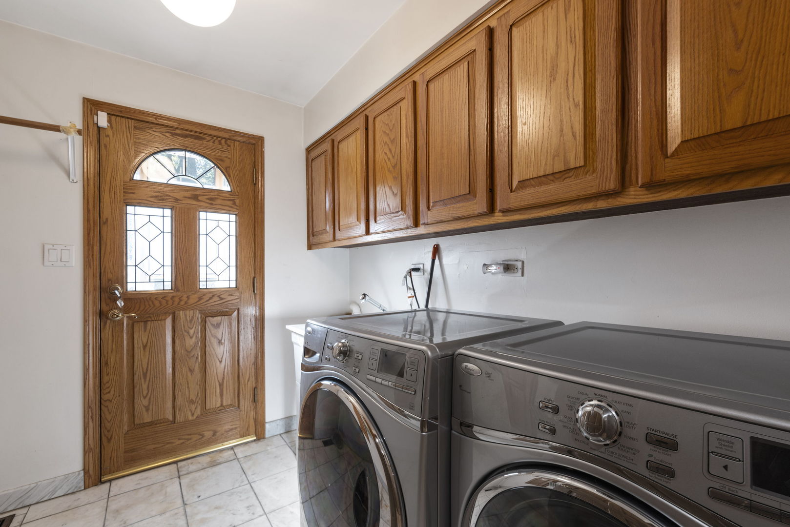 28 Cambridge Drive Oak Brook, IL 60523 - Photo 11 of 28 a utility room with dryer and washer