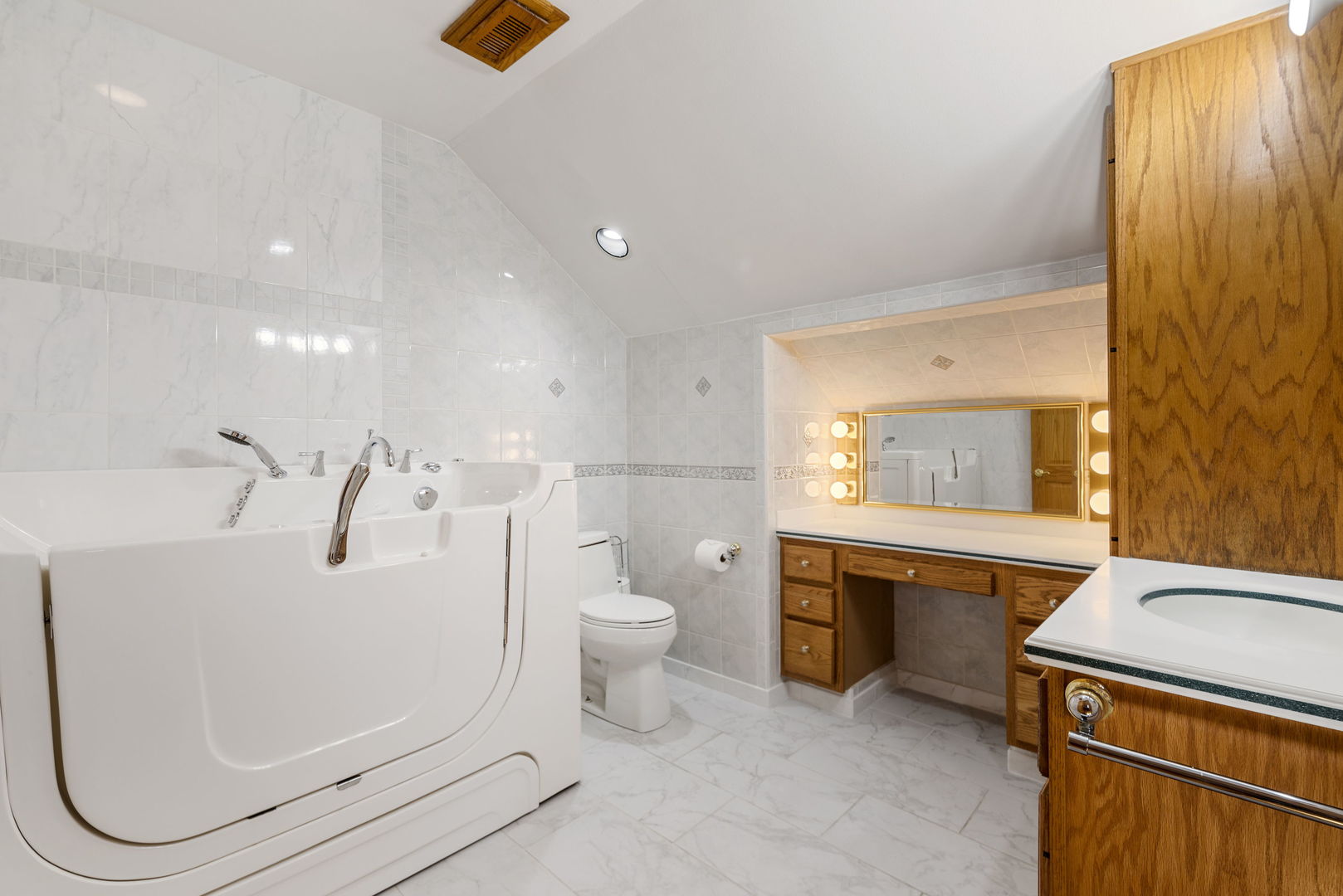 28 Cambridge Drive Oak Brook, IL 60523 - Photo 17 of 28 a en suite bathroom with a toilet sink and mirror