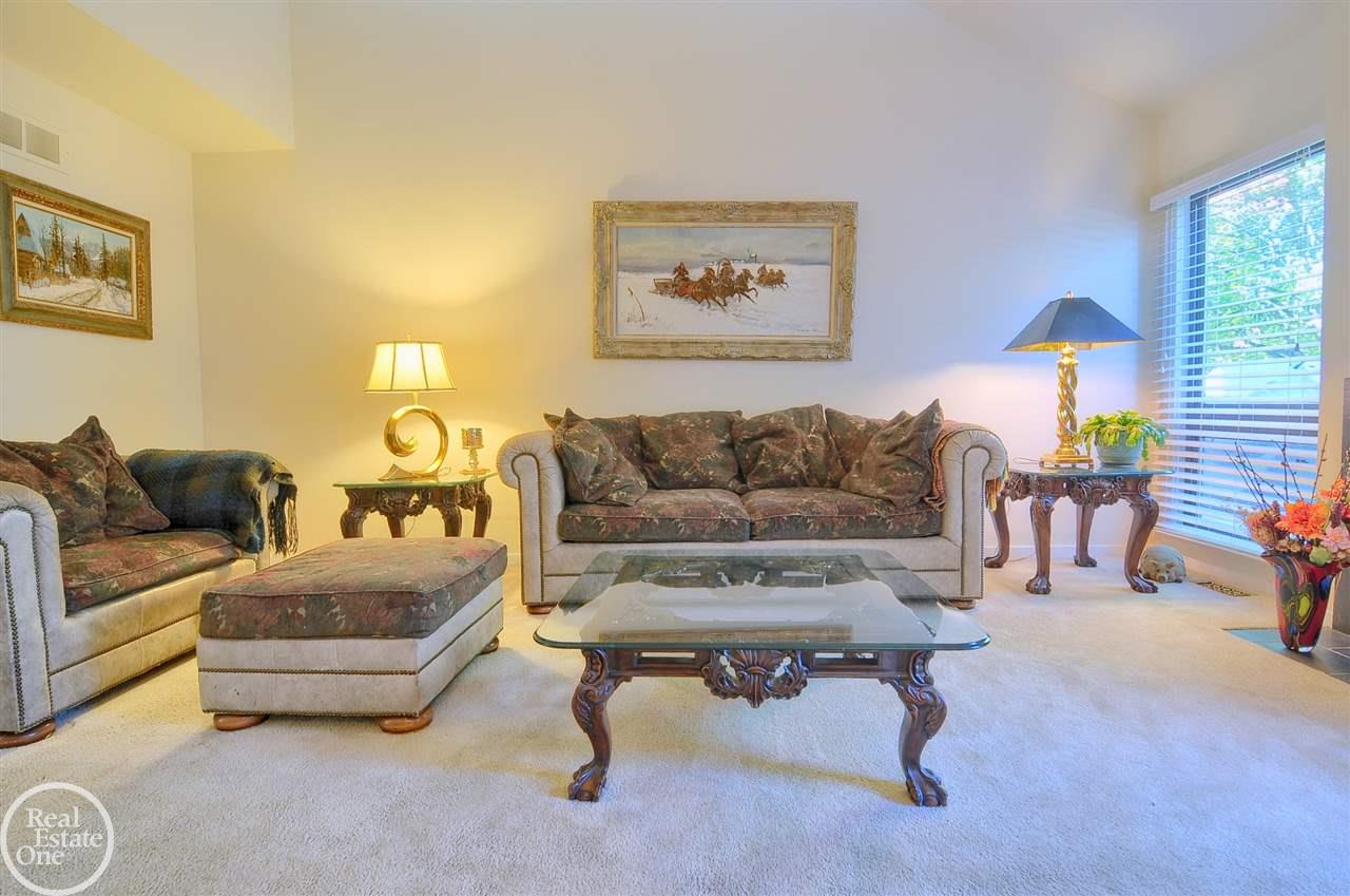 712 Eton Court Rochester, MI 48307 - Photo 12 of 28 50027903-11.JPG