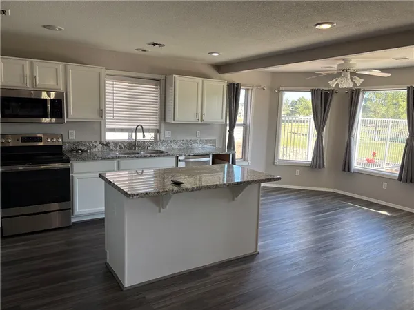 $2,100 | 2838 Camino Del Rio, Bullhead City, AZ 86442