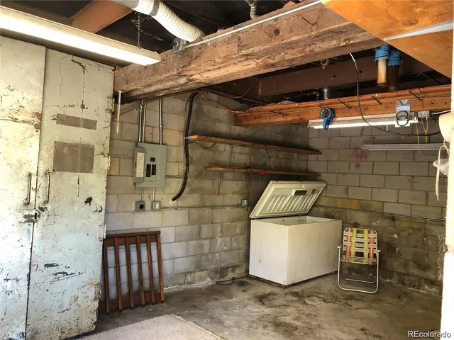 a view of an outdoor space