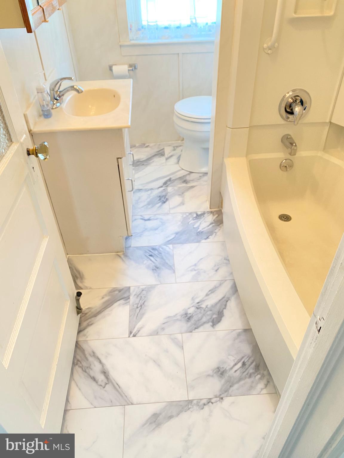 433 Kathmere Road Havertown, PA 19083 - Photo 23 of 32 Hall Bath