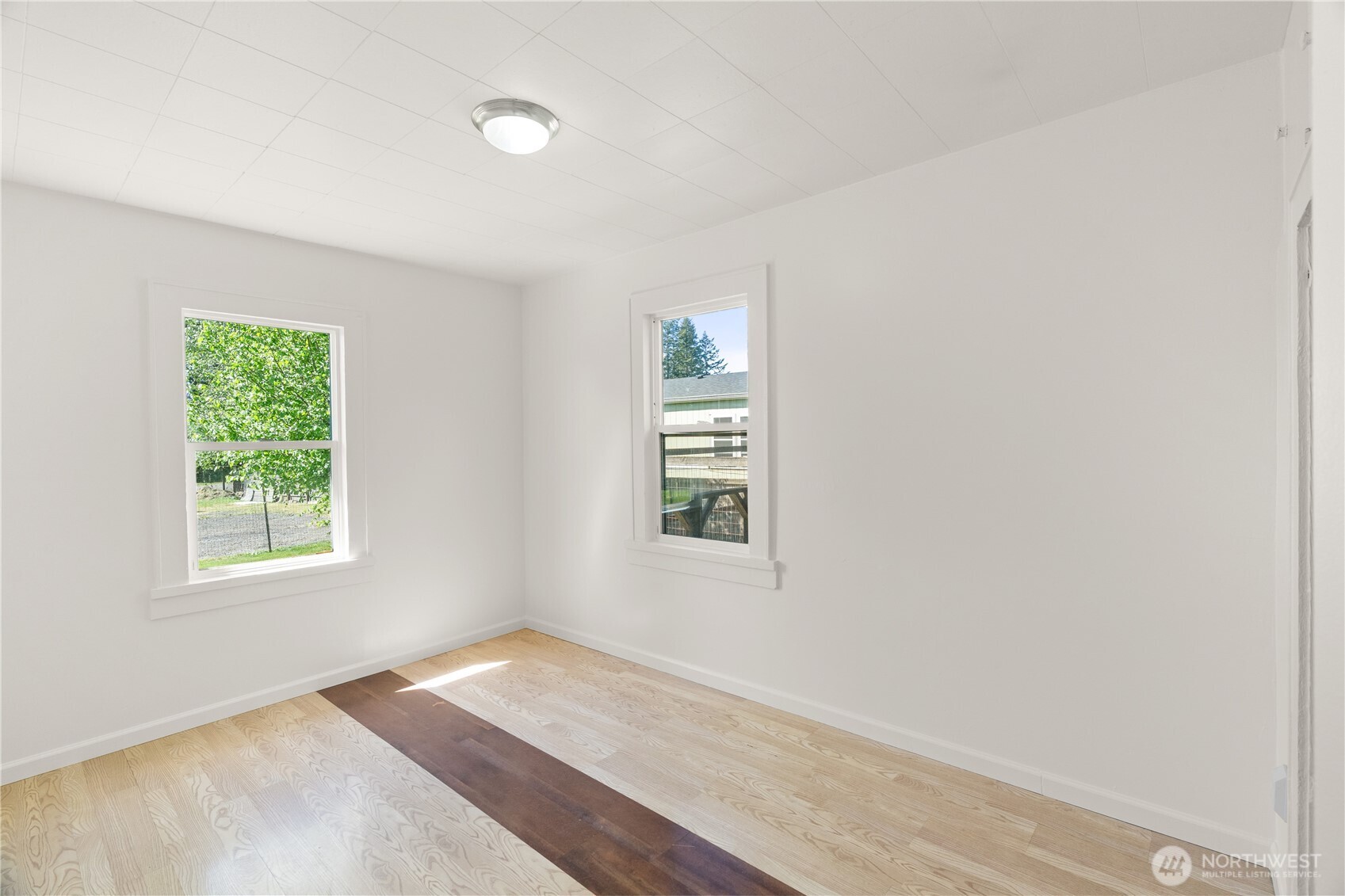 43 Camp Creek Road Montesano, WA 98563 - Photo 9 of 32 an empty room with a window