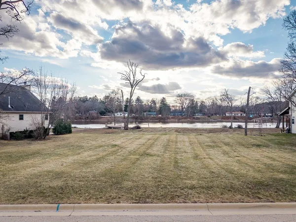 $54,900 | 99-xx Queen Oaks Drive, Machesney Park, IL 61115