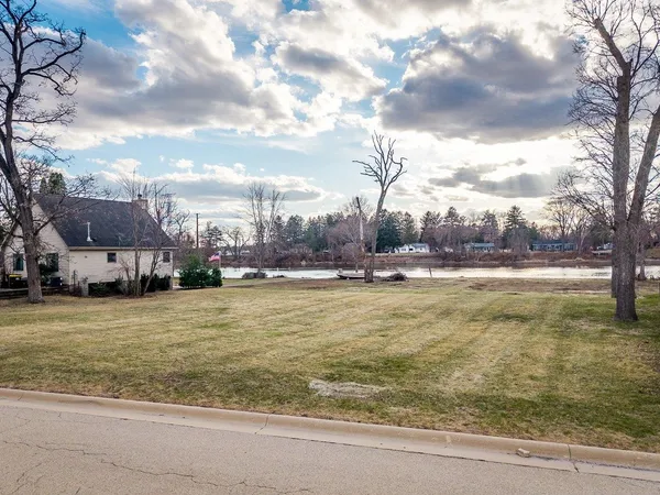 $54,900 | 99-xx Queen Oaks Drive, Machesney Park, IL 61115