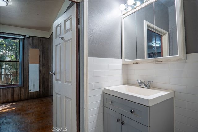 $1,058,000 | 1175 North Commonwealth Avenue, Los Angeles, CA 90029