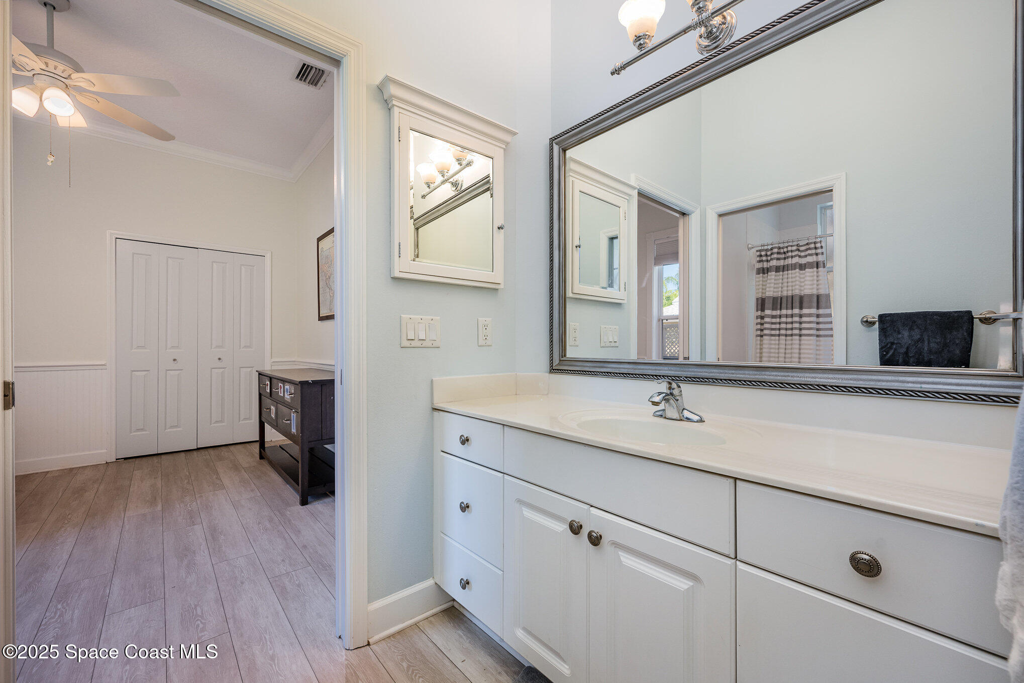 920 Maple Ridge Drive Merritt Island, FL 32952 - Photo 32 of 40 Jack n Jill Bath