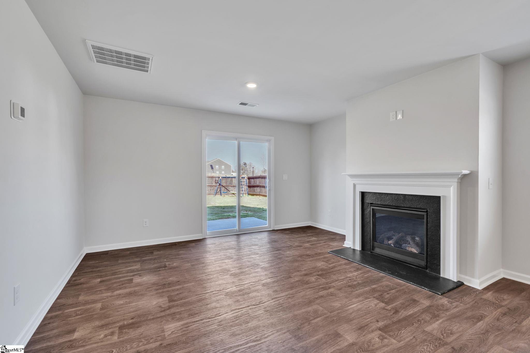 802 Ashwood Way Easley, SC 29640 - Photo 4 of 32