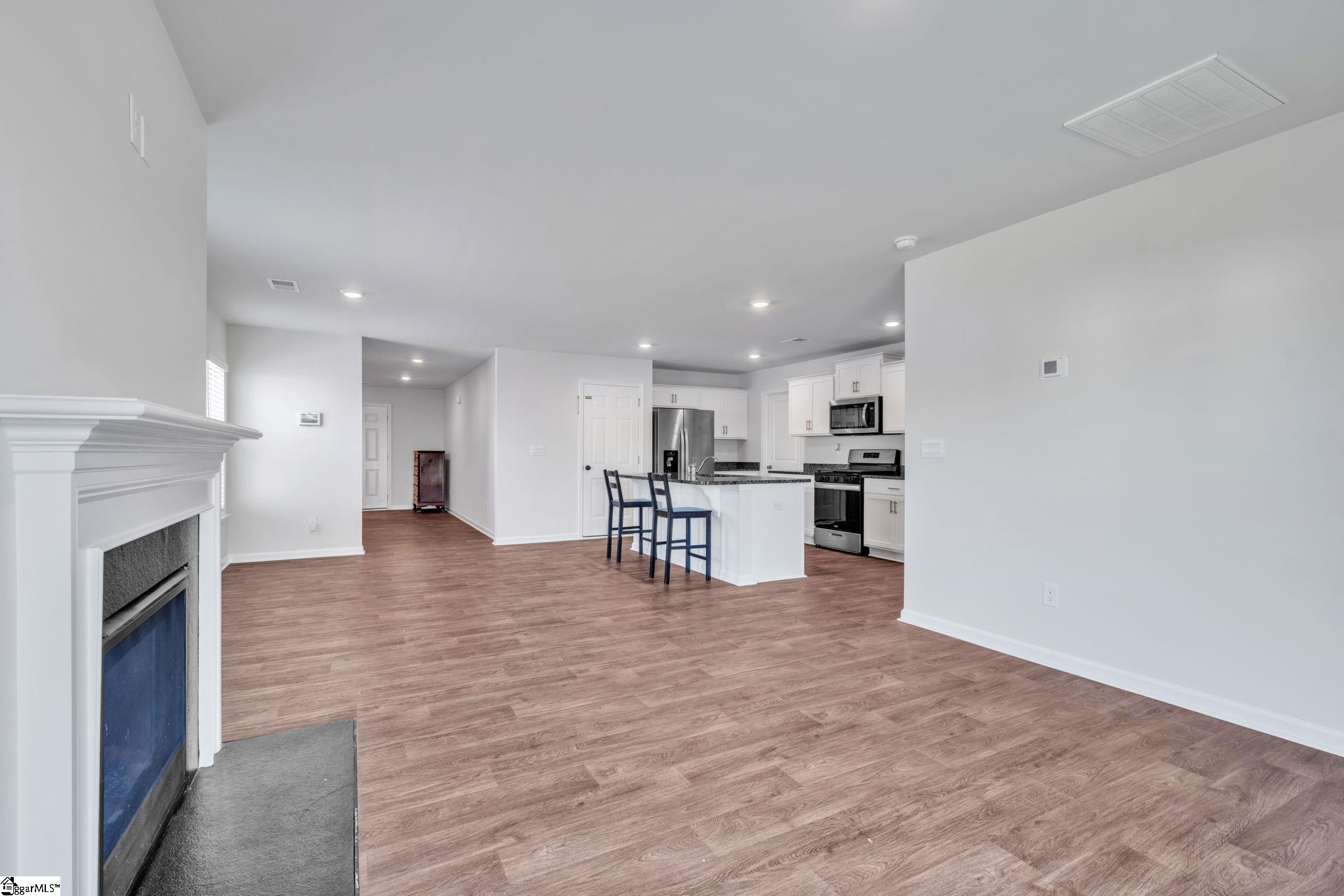 802 Ashwood Way Easley, SC 29640 - Photo 5 of 32