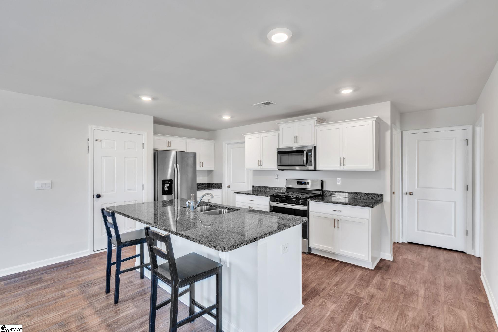 802 Ashwood Way Easley, SC 29640 - Photo 7 of 32