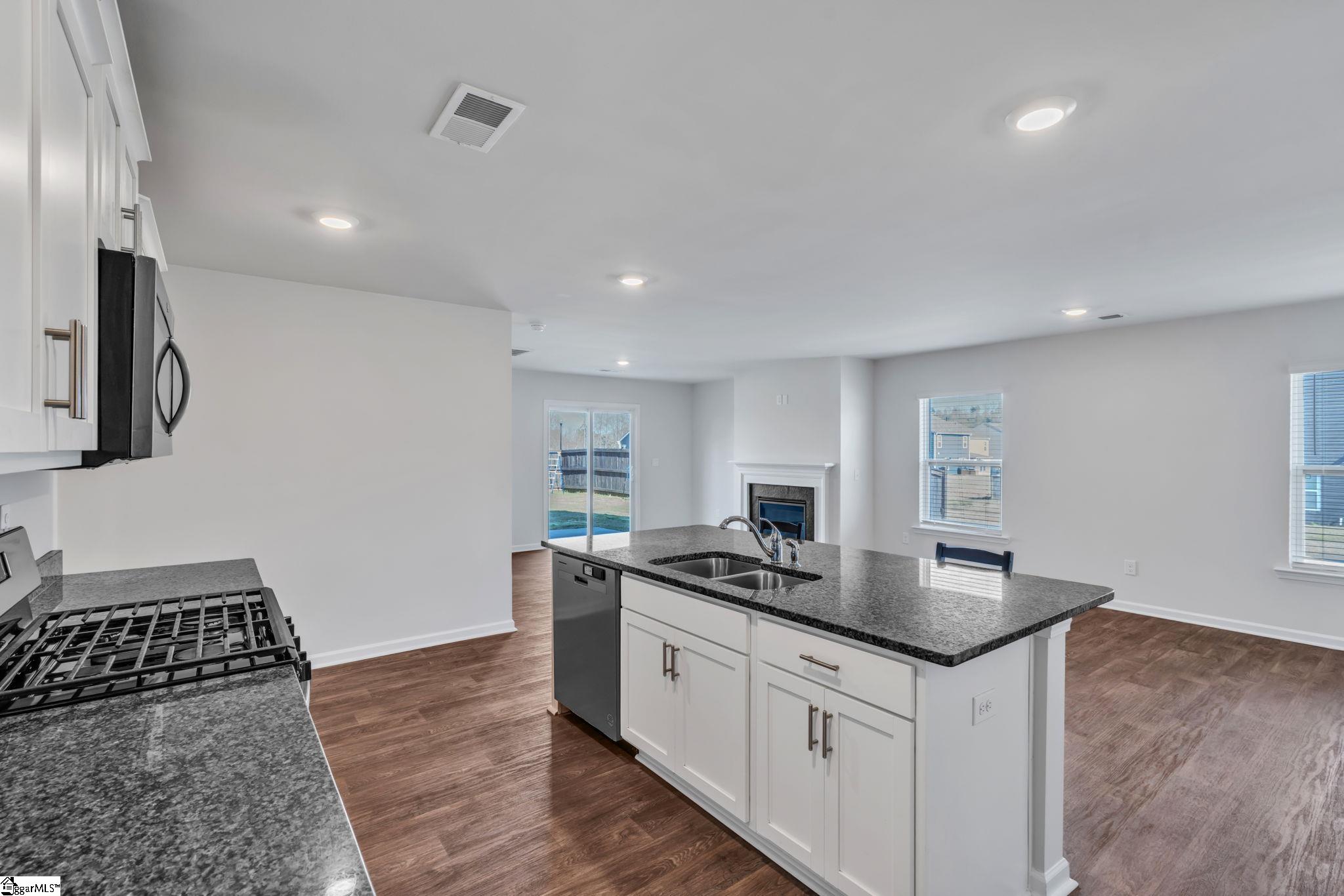 802 Ashwood Way Easley, SC 29640 - Photo 8 of 32