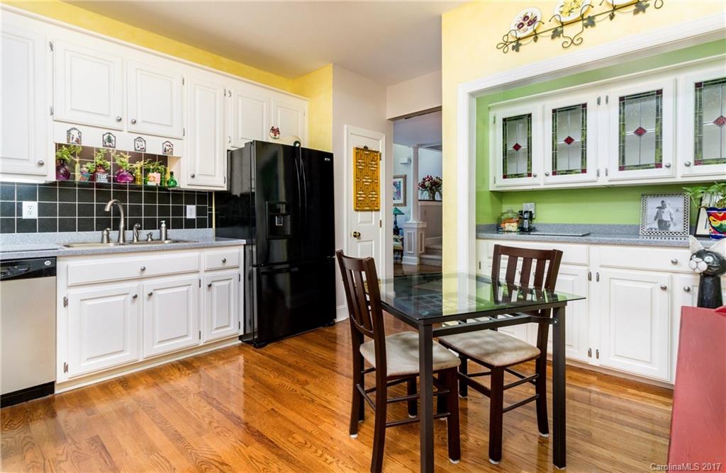 6035 Sharon Road, Unit 10 Charlotte, NC 28210 - Photo 8 of 24 Gallery Image 8