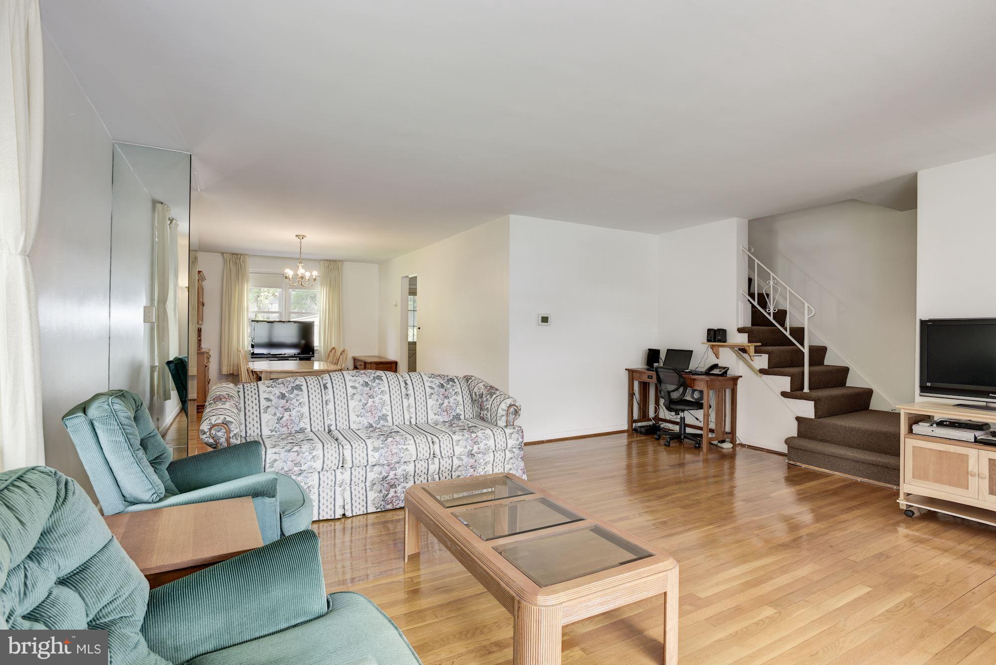 1143 Glendale Road Baltimore, MD 21239 - Photo 5 of 24 Living Room