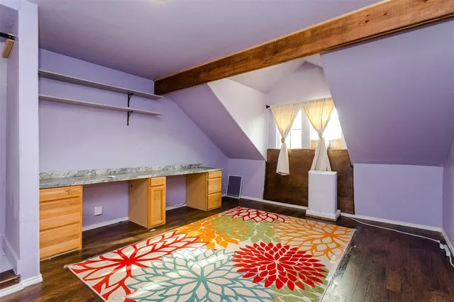 a view of a house with backyard and porch