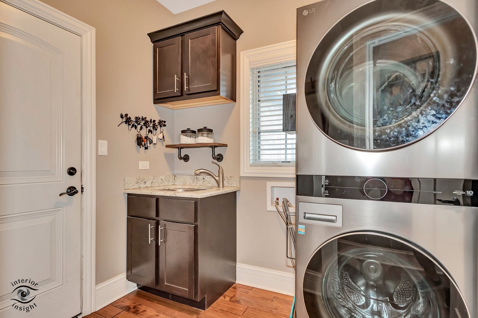13754 Memorial Drive Manhattan, IL 60442 - Photo 15 of 37 a utility room with sink dryer and washer
